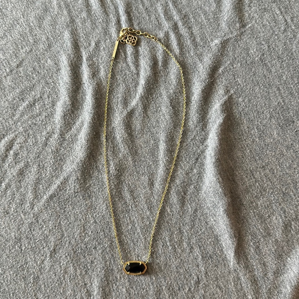 Kendra Scott necklace